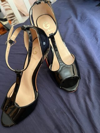 Sandalias Guess Negras T-Strap Tacón