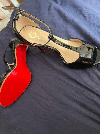 Sandalias Guess Negras T-Strap Tacón