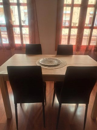 Mesa comedor y 4 sillas