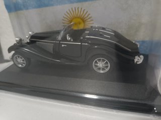 Réplica Coche Mercedes 1:43
