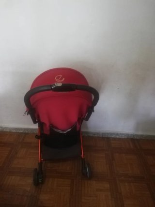 Carrito  rojo de paseo