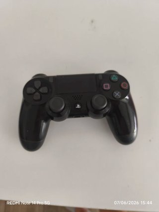 PS4 Slim Negra + Mando + Juegos