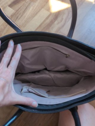 Borsa beige e bianca