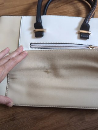 Borsa beige e bianca