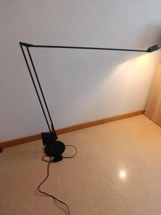 Lámpara de pie Flamingo Luxo Fridolin Naef