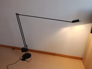 Lámpara de pie Flamingo Luxo Fridolin Naef
