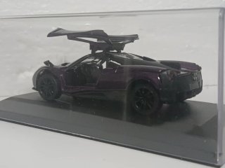 Coche 1:43 Pagani Púrpura replica