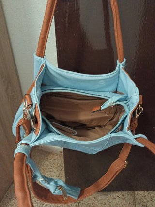 Bolso azul claro y marrón