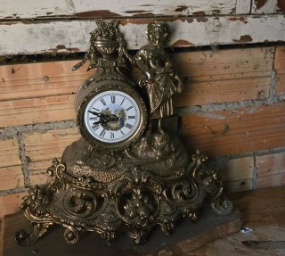 Reloj de sobremesa bronce figura mármol