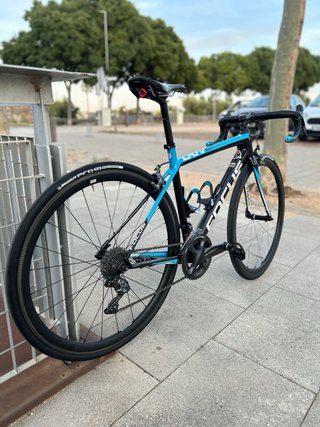 Bicicleta de carretera Focus de carbono