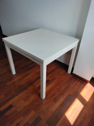 Mesa de comedor blanca y madera y extensible