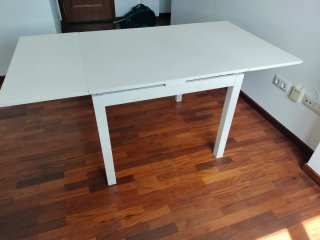 Mesa de comedor blanca y madera y extensible