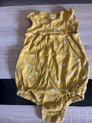 Body bebé flores 6-9 meses