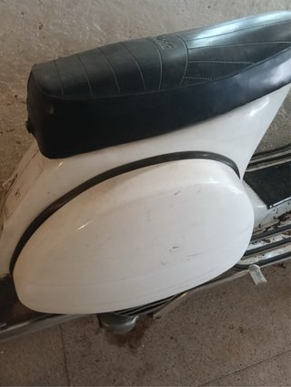 Vespa 150cl 1983 Blanca para restaurar
