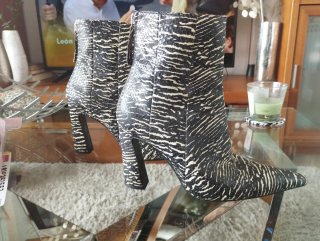 Botines piel cebra Mango talla 37