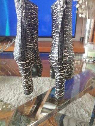 Botines piel cebra Mango talla 37