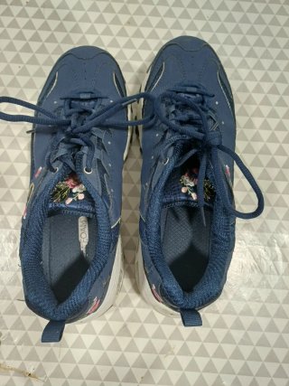 Zapatillas Skechers Azul Marino con Flores Rosas
