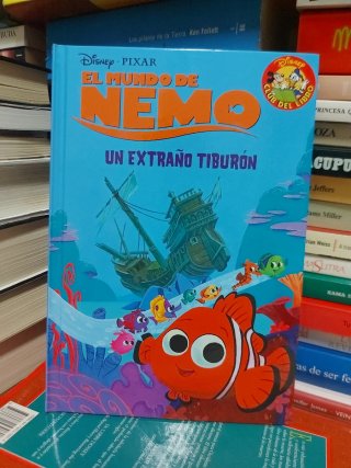 Libro Disney. El Mundo de Nemo Un extraño tiburón