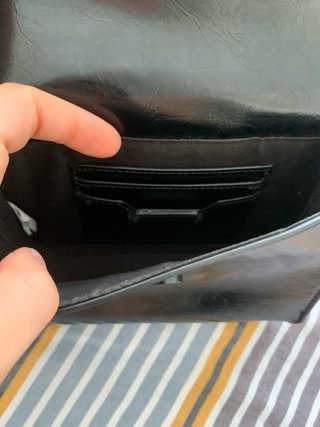 Bolso Parfois negro pequeño con correa