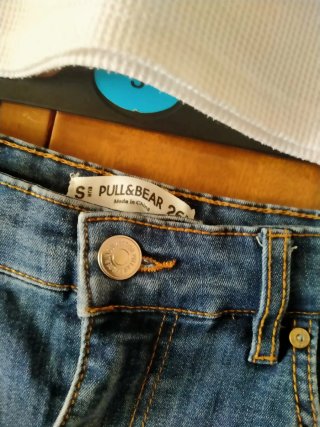 Conjunto Top Blanco y Falda Vaquera Pull Bear
