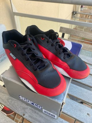 Zapatillas Sparco Talla 44 con una leve rozadura