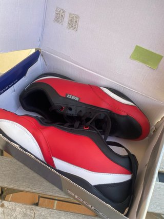 Zapatillas Sparco Talla 44 con una leve rozadura