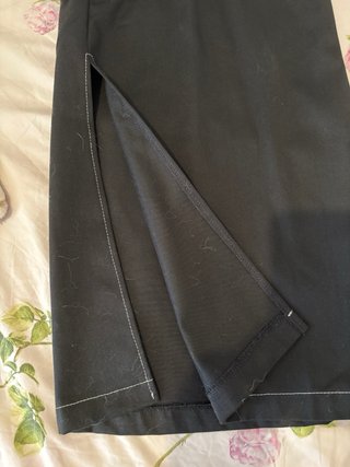 Pantaloni neri dritti con cuciture a contrasto