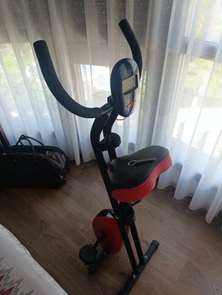 Bicicleta Estática Plegable Roja y Negra