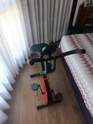 Bicicleta Estática Plegable Roja y Negra