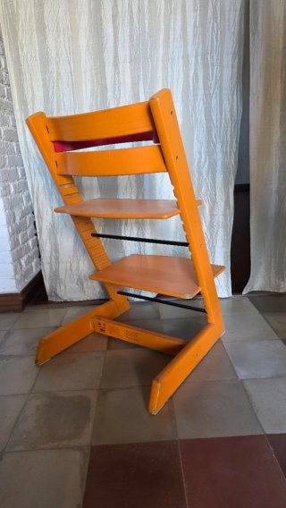 Silla de diseño para niños naranja