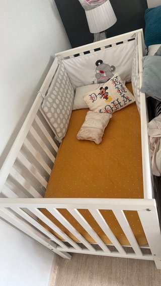 Cuna de bebé blanca