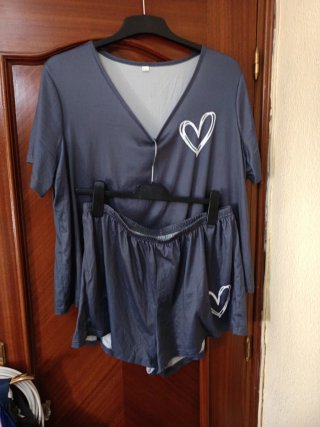 lote de 3 camisetas y pijama corto.