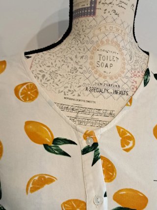 Blusa de mujer con estampado de naranjas