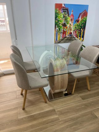 Mesa cristal y 4 sillas comedor