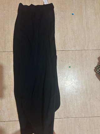 Falda vaquera negra y falda elástica larga negra