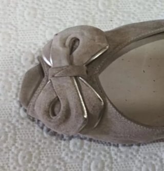 Zapatos de vestir beige con lazo