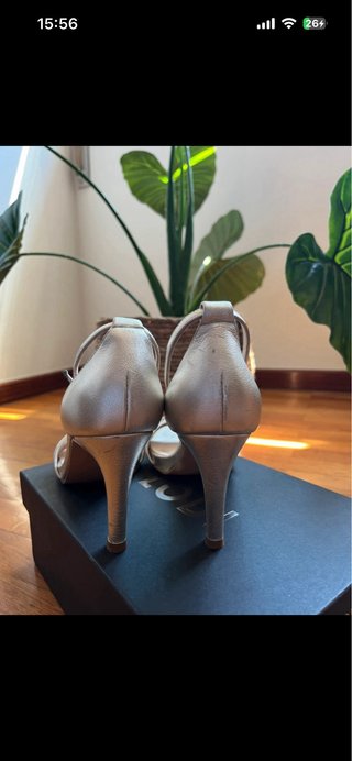 Sandalias Lodi tacón dorado