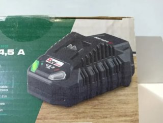 Cargador Parkside 20V Rápido de 4,5A