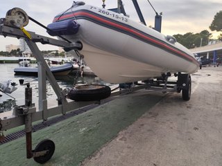 Semirrígida Valiant 450 + Mariner 40CV + Remolque