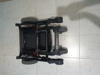 Carrito de bebé negro y beige