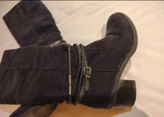 Botas altas negras con detalle