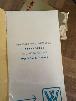 Máquina de coser Wertheim con maleta