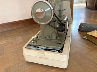 Máquina de coser Wertheim con maleta
