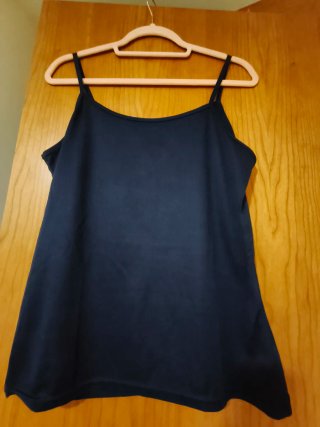 Top azul marino con tirantes