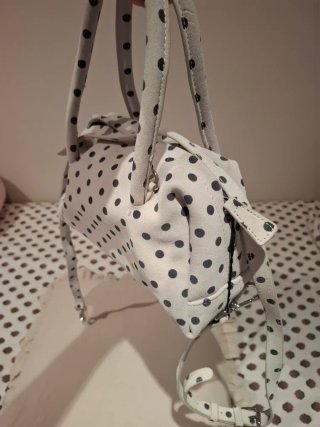 Bolso de piel blanco y negro