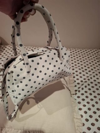 Bolso de piel blanco y negro