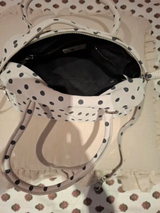 Bolso de piel blanco y negro