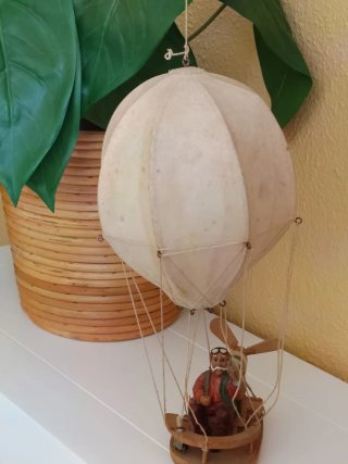 ANTIGUO GLOBO AEROSTÁTICO DE MADERA