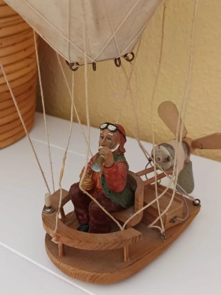 ANTIGUO GLOBO AEROSTÁTICO DE MADERA