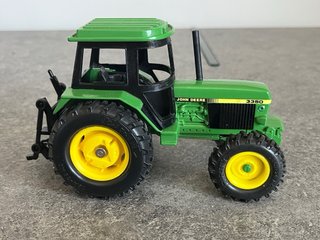 Tractor JOHN DEERE 3350 Ertl 1/32